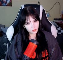 399x379