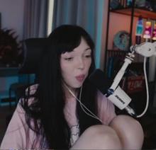 271x262